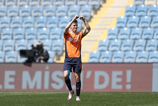 Istanbul, Turchia - 20 aprile 2025: Krzysztof Piątek esulta dopo aver segnato contro il Gaziantep. (Foto di Ahmad Mora/Getty Images) Istanbul Basaksehir, gli anni dalla rifondazione all’Europa- immagine 4