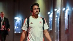 Roma, il sarcasmo di Hummels: “Le foto in partita arriveranno presto, credo”