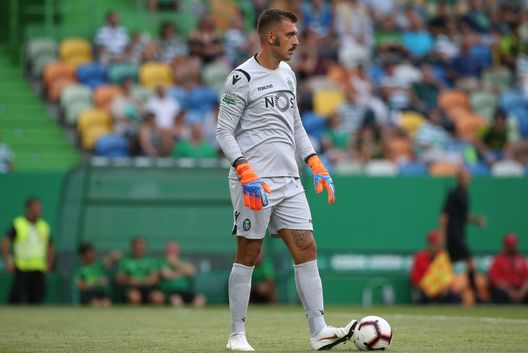 LISBON, PORTUGAL - AUGUST 5: Emiliano Viviano of Sporting CP in action during the Pre-Season Friendly match between Sporting CP and Empoli FC at Estadio Jose Alvalade on August 5, 2018 in Lisbon, Portugal. (Photo by Gualter Fatia/Getty Images) Serie B, le probabili formazioni delle 16.15: da Pisa-Ascoli a Sampdoria-Feralpisalò- immagine 2