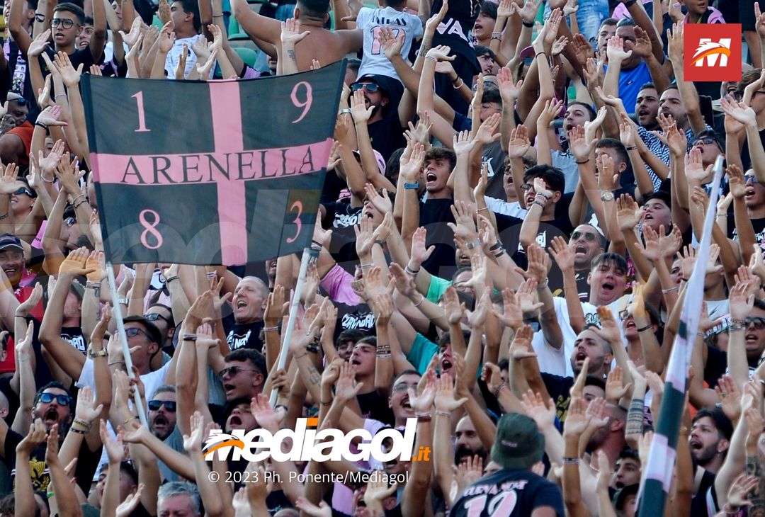 FOTOTIFO Palermo-Feralpisalò 3-0, gli scatti ai tifosi al “Renzo Barbera” (GALLERY) - immagine 76