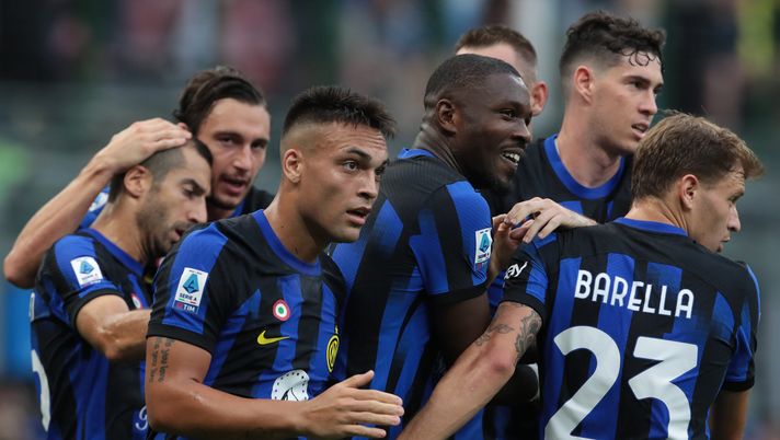 MILAN, ITALY - SEPTEMBER 03: Marcus Thuram of FC Internazionale celebrates with teammate Lautaro Martinez and Nicolo Barella after scoring the team's first goal during the Serie A TIM match between FC Internazionale and ACF Fiorentina at Stadio Giuseppe Meazza on September 03, 2023 in Milan, Italy. (Photo by Emilio Andreoli - Inter/Inter via Getty Images) Inter, il rendimento in trasferta: i nerazzurri non vincono fuori casa dal 16 marzo - immagine 1
