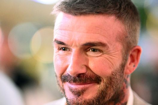 Sir David Beckham cavaliere vero: aiuta una donna dopo una caduta con gli sci- immagine 2