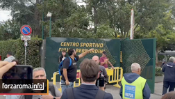 VIDEO – Pellegrini arriva a Trigoria, dura contestazione: “Vattene da Roma”
