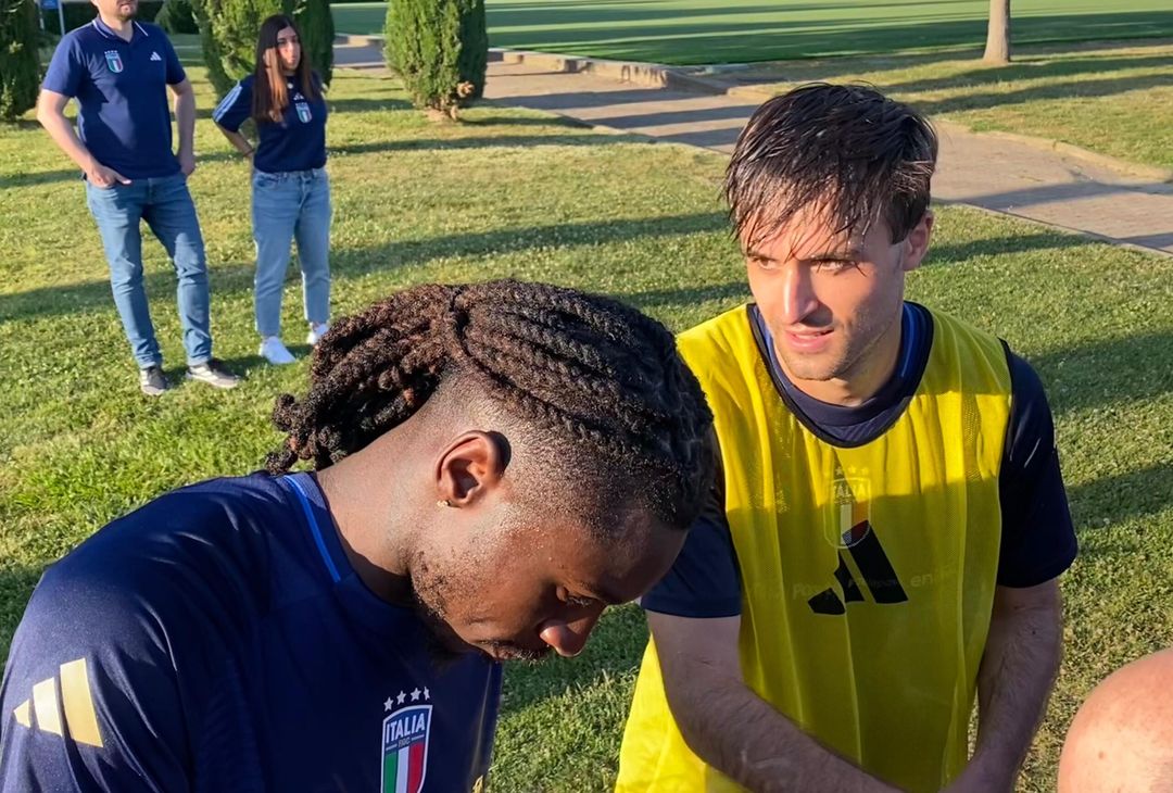 GALLERY VN – Kean e Ranieri in azzurro: tra autografi e colloqui con Spalletti - immagine 16