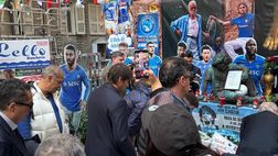 GALLERY L’omaggio a Maradona: Conte, ADL e Di Lorenzo fanno visita al murale