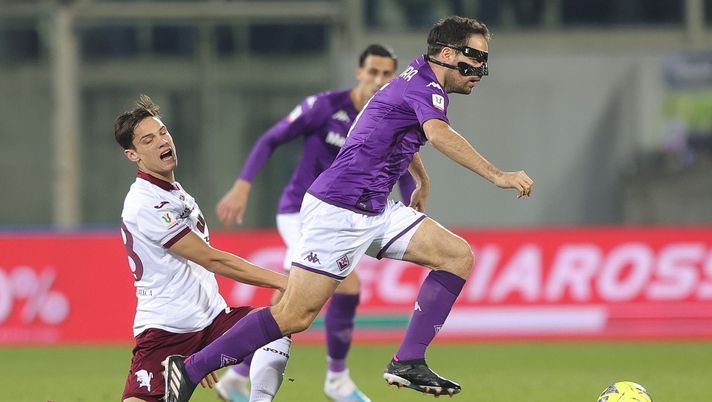 FLORENCE, ITALY - FEBRUARY 01: Samuele Ricci of Torino FC in action against Giacomo Bonaventura of ACF Fiorentina during the Coppa Italia Quarter Final match between Fiorentina and Torino at Stadio Artemio Franchi on February 1, 2023 in Florence, Italy. (Photo by Gabriele Maltinti/Getty Images) Fiorentina-Torino 2-1, Bonaventura: “Abbiamo rischiato ma contava il risultato” - immagine 1