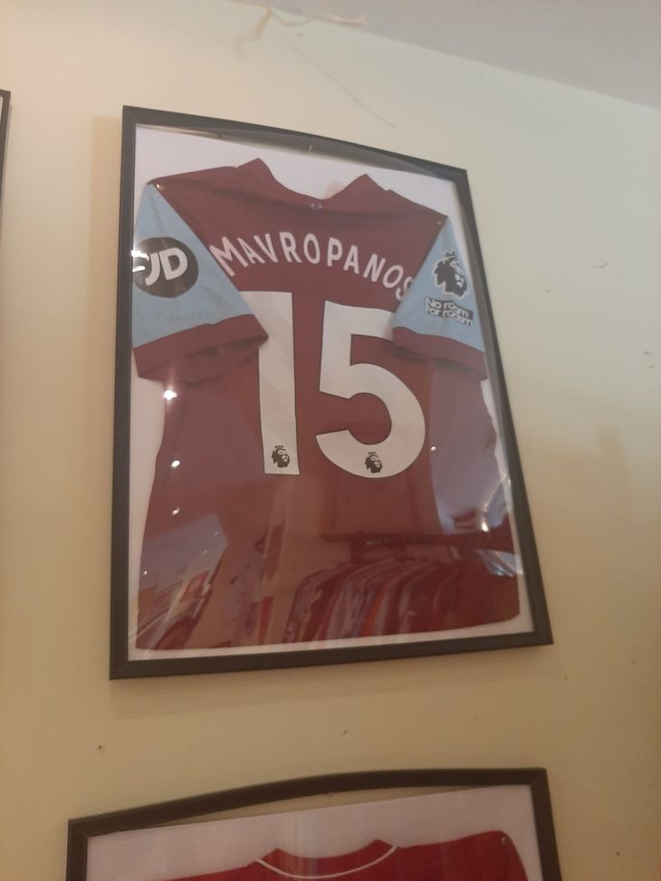 VN al museo del calcio del Pireo: Xavi, Messi e le storie del collezionista Notis- immagine 12