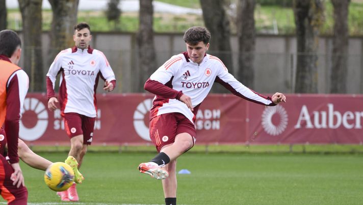 ROME, ITALY - JANUARY 13: AS Roma player Alessandro Romano during training session at Centro Sportivo Fulvio Bernardini on January 13, 2025 in Rome, Italy. (Photo by Luciano Rossi/AS Roma via Getty Images) Calciomercato Roma, il Torino piomba su Romano: la situazione - immagine 1