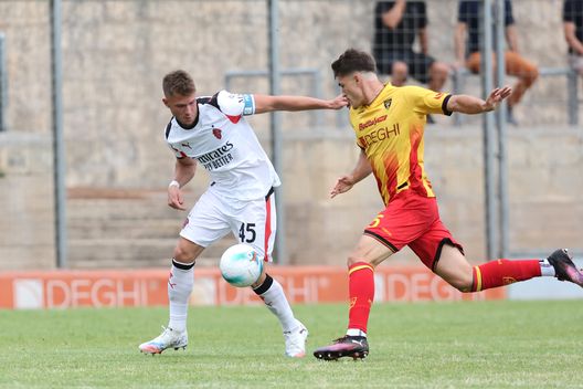 LECCE, ITALY - AUGUST 17: Filippo Scotti of AC Milan U20 during Primavera 1 match between US Lecce U20 and AC Milan U20 at Deghi Stadium on August 17, 2025 in Lecce, Italy. (Photo by AC Milan/AC Milan via Getty Images) Milan Primavera: una vittoria che da morale per ridurre il gap - immagine 1