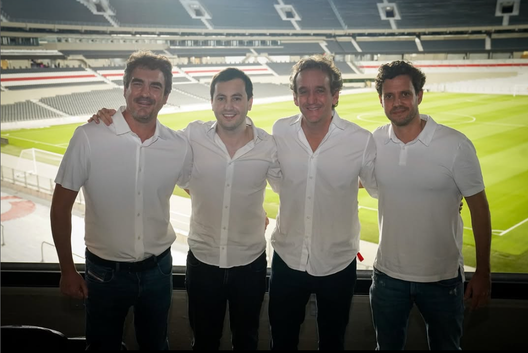 Da sinistra: Andrés Ballotta (Vicepresidente 1°), Stefano Di Carlo (Presidente) Ignacio Villarroel (Vicepresidente 2°) e Mariano Taratuty (Vicepresidente 3°) (Credits instagram @riveplate) Monumental in festa: Stefano Di Carlo eletto presidente del River Plate- immagine 3