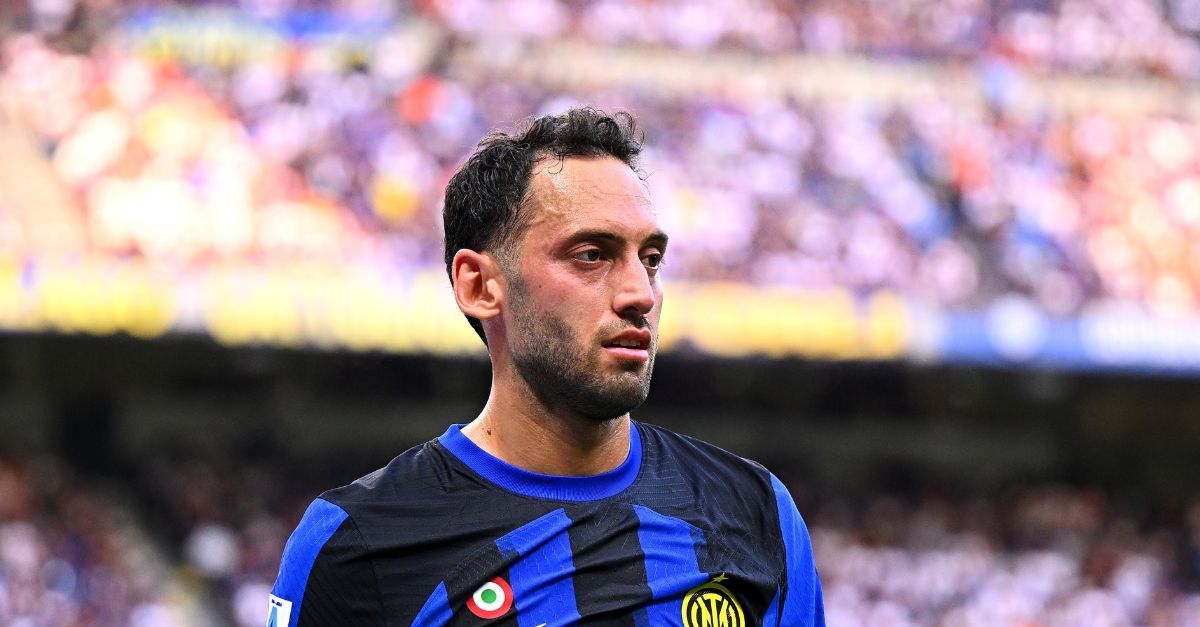 Calhanoglu, futuro all’Inter incerto? Il padre: “Galatasaray? Dio solo lo sa” Calhanoglu, futuro all’Inter incerto? Il padre: “Galatasaray? Dio solo lo sa”