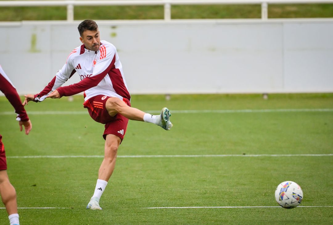 Ritiro Roma, Dovbyk scalda i motori: le indicazioni di De Rossi – FOTO GALLERY - immagine 40