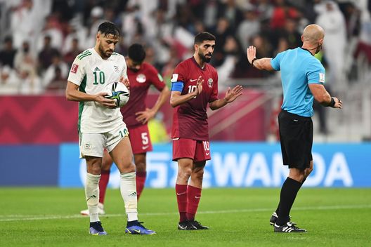 Youcef Belaili, con la maglia dell'Algeria (Foto di Shaun Botterill/Getty Images) Mondiale per club: Youcef Belaïli arrestato dopo un volo New York-Parigi- immagine 3