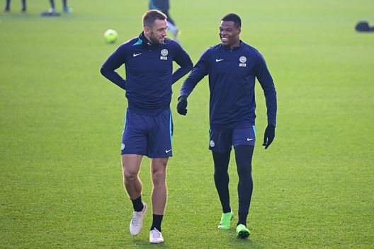 FCIN1908 / Inter, le ultime da Appiano: Pavard pronto, Sanchez no. De Vrij e Dumfries… FCIN1908 / Inter, le ultime da Appiano: Pavard pronto, Sanchez no. De Vrij e Dumfries… - immagine 1