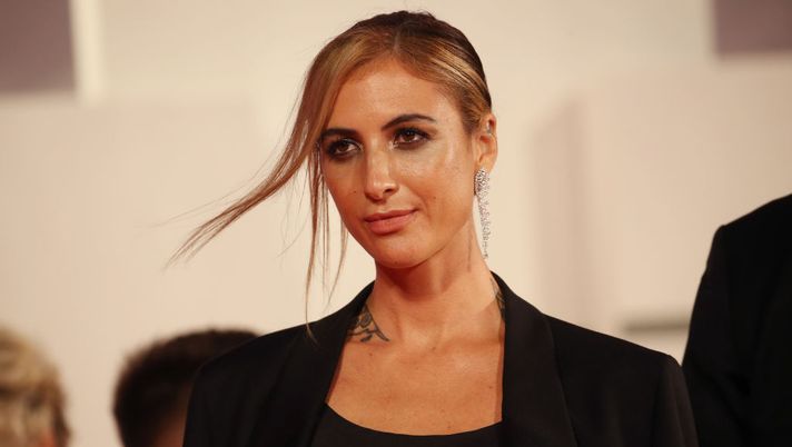 VENICE, ITALY - SEPTEMBER 07: Ema Stokholma walks the red carpet ahead of the movie 'Revenge Room' at the 77th Venice Film Festival on September 07, 2020 in Venice, Italy. (Photo by Elisabetta Villa/Getty Images) Ema Stokholma: “Vittima di violenze in casa. Mia madre voleva mi buttassi da un ponte” - immagine 1