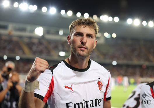 SANTIAGO GIMENEZ INFORTUNIO MILAN TEMPI DI RECUPERO gimenez-infortunio-botta-alla-caviglia-tempi-di-recupero-rischio-dubbio-atalanta-milan-roma-allegri