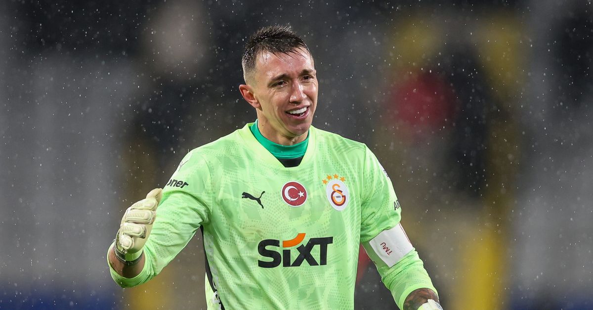 Il Galatasaray vince 3-0 (a segno Osimhen e... Muslera!) ed è campione di Turchia