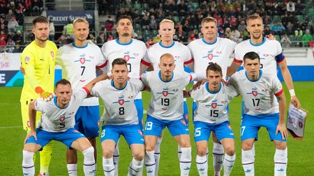 ST GALLEN, SWITZERLAND - SEPTEMBER 27: (Back row L-R): Goalkeeper Tomas Vaclik, Antonin Barak, Patrik Schick, Vaclav Jemelka, David Zima, Petr Sevcik, (front row l-r), Vladimir Coufal, Lukas Kalvach, Vaclav Cerny, Adam Vlkanova and Ondrej Kudela of Czech Republic prior to the UEFA Nations League League A Group 2 match between Switzerland and Czech Republic at Kybunpark on September 27, 2022 in St Gallen, Switzerland. (Photo by Carsten Harz/Getty Images) Repubblica Ceca