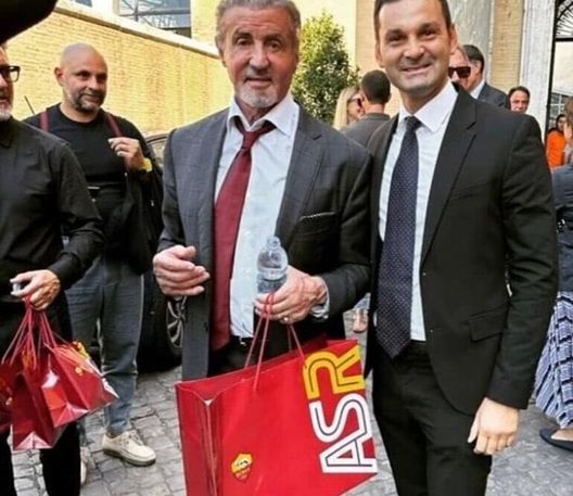 Stallone tifoso speciale: Sly fa shopping al Roma Store di via del Corso Stallone