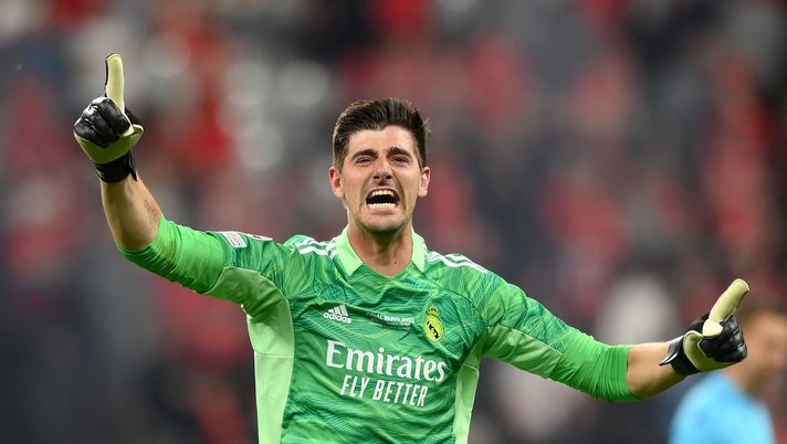 PARIS, FRANCE - MAY 28: Thibaut Courtois of Real Madrid celebrates following their sides victory in the UEFA Champions League final match between Liverpool FC and Real Madrid at Stade de France on May 28, 2022 in Paris, France. (Photo by Shaun Botterill/Getty Images) Courtois: “Io e Lukaku siamo grandi amici da anni. Conte? Vi svelo un aneddoto” - immagine 1