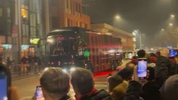 VIDEO – Milan-Genoa, pullman rossonero arrivato a San Siro | PM News