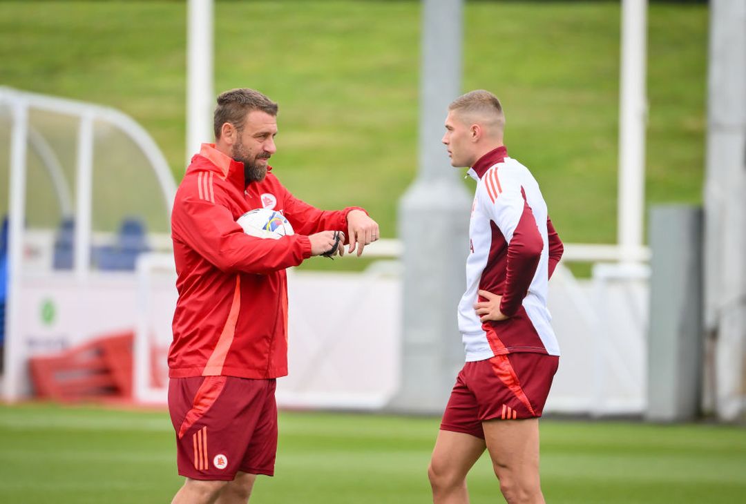 Ritiro Roma, Dovbyk scalda i motori: le indicazioni di De Rossi – FOTO GALLERY- immagine 1