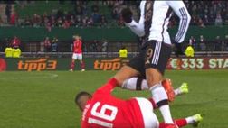VIDEO Follia Sané, perde la testa in campo: espulso nell’amichevole Austria-Germania