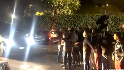 Roma, i tifosi contestano la squadra: “Tirate fuori le palle!”