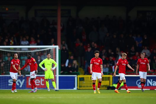 Giocatori dello Swindon Town. (Photo by Dan Istitene/Getty Images) Lo Swindon Town potrà giocare al County Ground: il via libera arriva a 24 ore dal match- immagine 2
