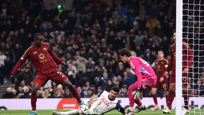Getty Images Tottenham-Roma, Svilar supereroe: tra miracoli e salvataggi decisivi - immagine 1