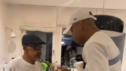 Natan celebra il nuovo anno con la famiglia a Napoli: il ballo insieme al padre