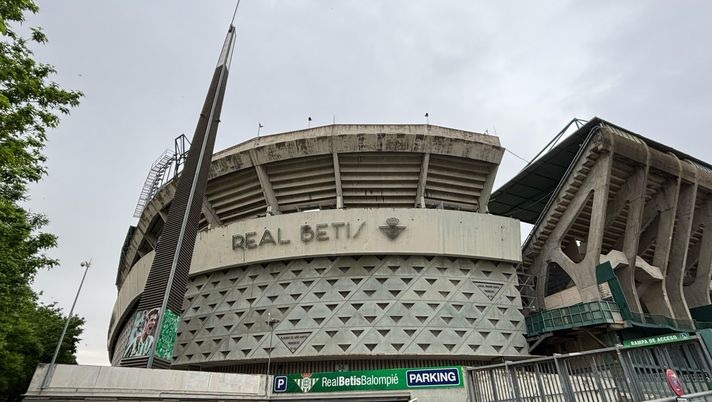 FOTO VN – Lo stadio Villamarín visto da fuori: c’è anche una porta per Joaquin stadio Benito Villamarin