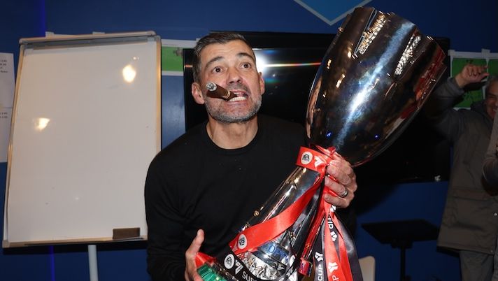 Supercoppa Milan, Conceicao balla e fuma il sigaro dopo la vittoria: il curioso aneddoto - immagine 1