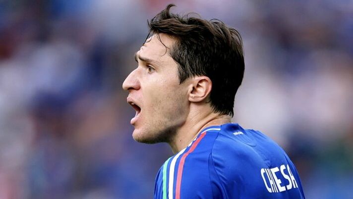 BERLIN, GERMANY - JUNE 29: Federico Chiesa of Italy reacts during the UEFA EURO 2024 round of 16 match between Switzerland and Italy at Olympiastadion on June 29, 2024 in Berlin, Germany. (Photo by Alex Grimm/Getty Images) “Vorrei ma non posso, come alla Juve”. L’Europeo di Chiesa per la Gazzetta è da 4,5 - immagine 1