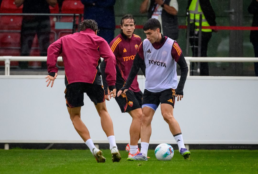 Roma, la seduta pomeridiana aperta ai tifosi al St. George’s Park – FOTO GALLERY - immagine 33