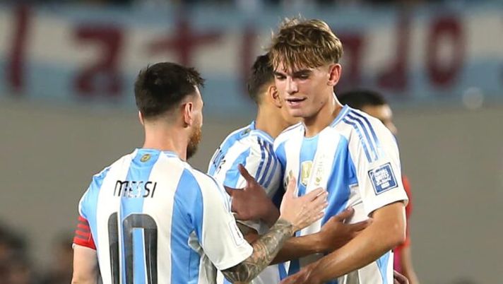 Messi su Nico Paz: “Ha tanta qualità e capisce il gioco: che mentalità. E con Fabregas…” Messi su Nico Paz: “Ha tanta qualità e capisce il gioco: che mentalità. E con Fabregas…” - immagine 1