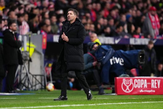MADRID, SPAIN - 12 Febbraio: Diego Simeone, l'allenatore dell'Atletico Madrid dopo che il Var impiega molto tempo per rivedere il gol del Barcellona nella semifinale di andata di Coppa del Re. (Photo by Aitor Alcalde/Getty Images) Verso Barça-Atletico Madrid, Simeone: “Loro capaci di ribaltare, rimaniamo concentrati”- immagine 2