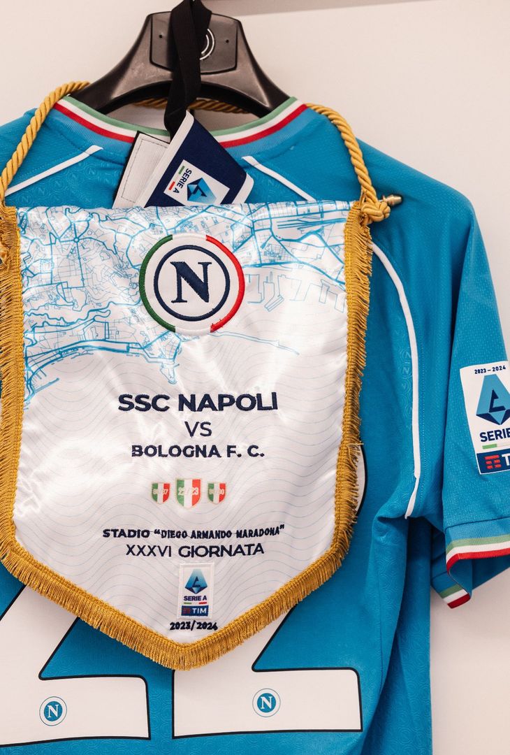 GALLERY Tutto pronto nello spogliatoio del Napoli: scelto il colore della maglia - immagine 4