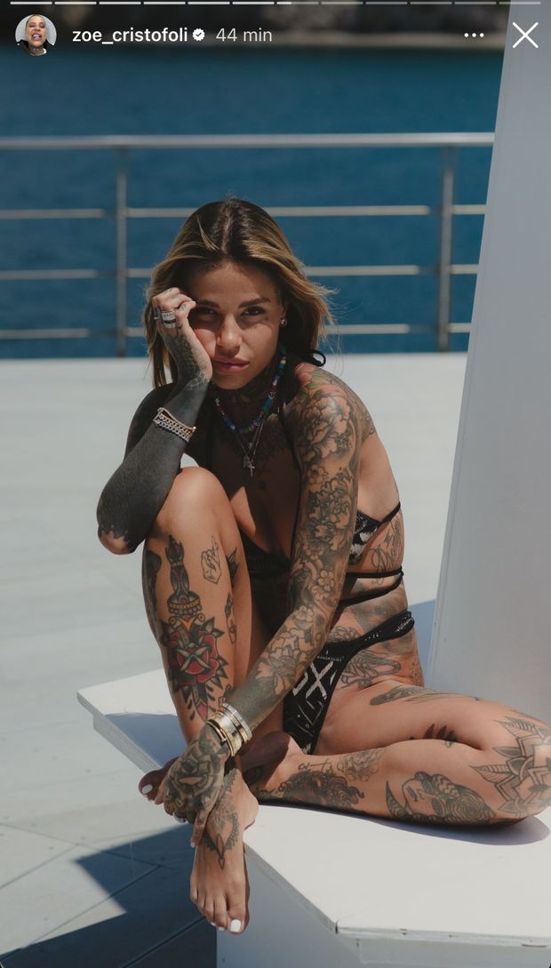 Zoe Cristofoli, scatto piccante in bikini. Lady Hernandez incanta con le sue curve sensuali- immagine 2