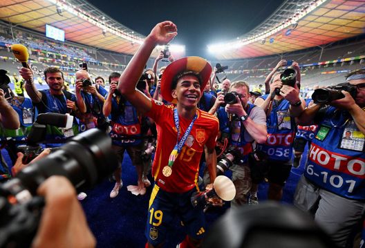 Spagna, ecco il tormentone: 'Lamine Yamal, ogni giorno ti amo di più'