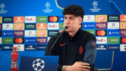 Inter, Bastoni ci mette la faccia: le scuse in conferenza. Due presenze amiche a dare sostegno