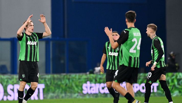 REGGIO NELL'EMILIA, ITALY - NOVEMBER 10: Kristian Thorstvedt of US Sassuolo (L) celebrates with teammates after scoring the team's second goal during the Serie A TIM match between US Sassuolo and US Salernitana at Mapei Stadium - Citta' del Tricolore on November 10, 2023 in Reggio nell'Emilia, Italy. (Photo by Alessandro Sabattini/Getty Images) Sassuolo, gli infortunati di Dionisi: out Viti, Obiang e Alvarez - immagine 1