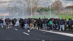 Scontri prima di Lecce-Roma: tifoso arrestato, indagini per il Daspo