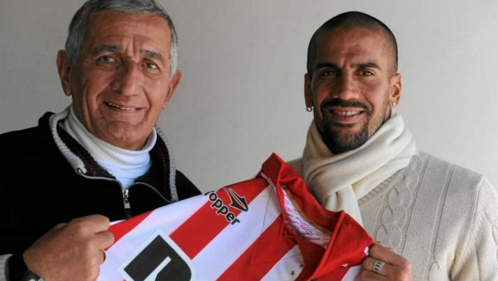 Lutto nel calcio: se ne va La Bruja Veròn, leggenda dell’Estudiantes e padre di Juan Sebastian Lutto nel calcio: se ne va La Bruja Veròn, leggenda dell’Estudiantes e padre di Juan Sebastian - immagine 1