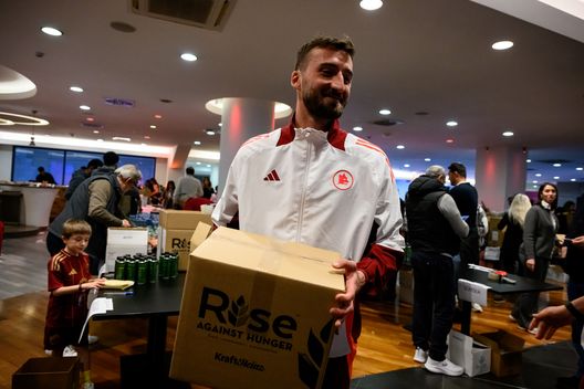 Cristante, Gollini, Candela e Tonetto in campo con “Food for the Community”- immagine 2