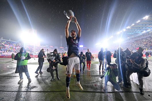 L’inno, il boato e il gioco di luci: Dall’Ara pronto per la Champions League (FOTO)- immagine 8