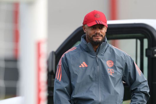 Il rinnovo con il Bayern Monaco (Foto di Alexander Hassenstein/Getty Images) Il rinnovo con il Bayern Monaco