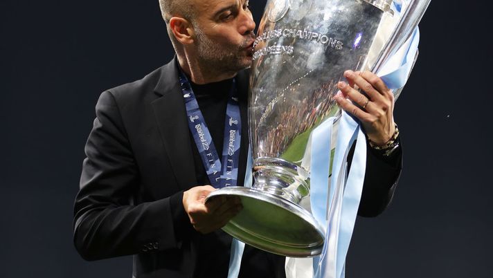ISTANBUL, TURKEY - JUNE 10: Pep Guardiola, Manager of Manchester City, kisses the UEFA Champions League trophy after the team's victory during the UEFA Champions League 2022/23 final match between FC Internazionale and Manchester City FC at Atatuerk Olympic Stadium on June 10, 2023 in Istanbul, Turkey. (Photo by Michael Steele/Getty Images) ORDINE DEL…GIORNO – Pep Guardiola è campione d’Europa ma senza sbrodolare… - immagine 1