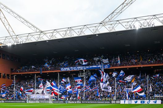 GENOA, ITALIA - I tifosi della Sampdoria presenti allo Stadio Luigi Ferraris. (foto di Simone Arveda/Getty Images) Sampdoria, l’incubo è realtà: prima storica retrocessione in Serie C- immagine 2