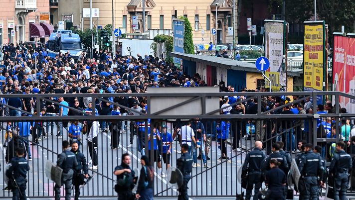 Scontri dopo Genoa-Sampdoria: polizia in tenuta antisommossa per contenere i danni - immagine 1